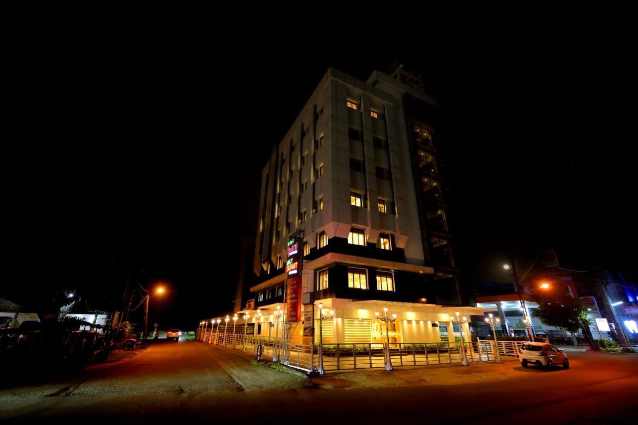Hotel Kabani International Muvattupuzha Exterior photo